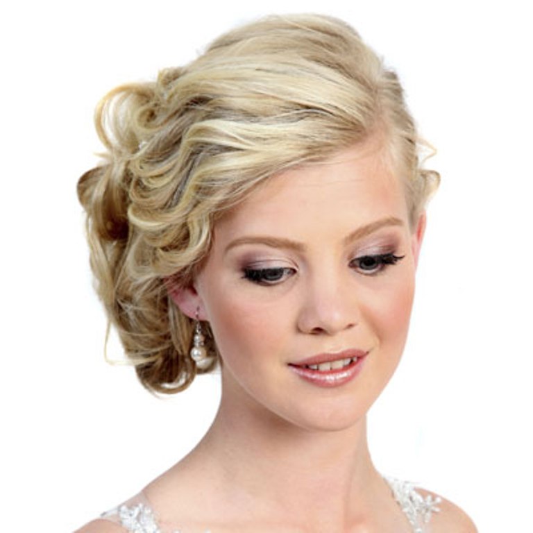 Elegant Hairdos For Medium Hair